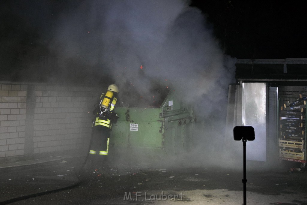 Feuer Papp Presscontainer Koeln Hoehenberg Bochumerstr P069.JPG - Miklos Laubert